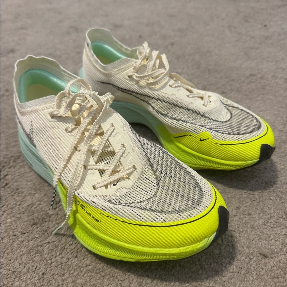 Nike ZoomX Vaporfly Next% 2
Coconut Milk Ghost Green